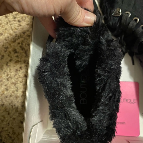 NWT. Women’s black Corey’s. Size 7. Perfect condition and super cute - Picture 3 of 7